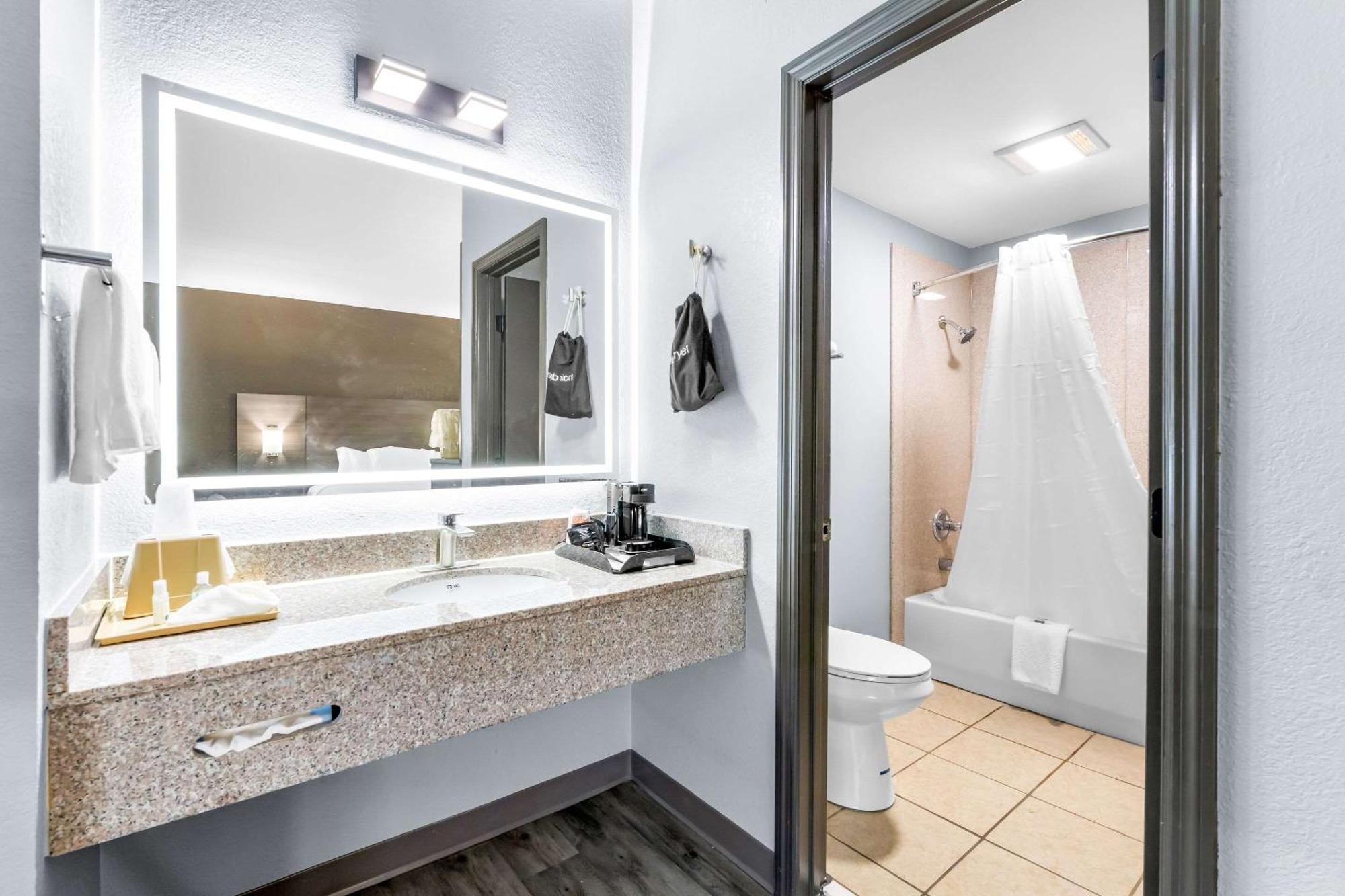 Quality Inn Lawrenceburg Exteriör bild