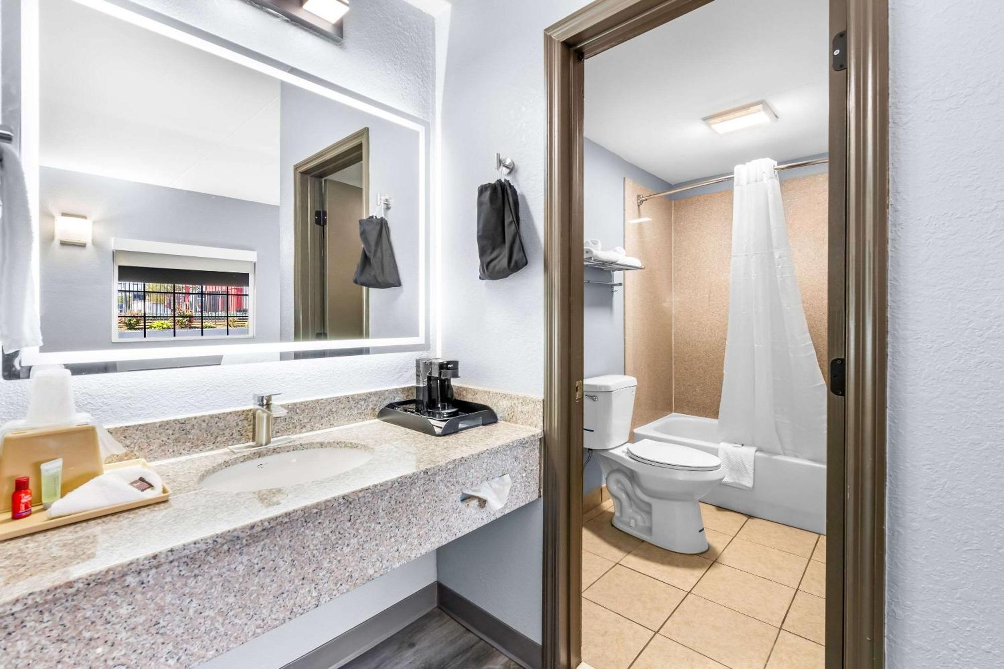 Quality Inn Lawrenceburg Exteriör bild